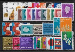 NEDERLAND - ANNEE COMPLETE 1972 ** MNH - COTE YVERT = 36.4 EUR. - 34 VALEURS - Annate Complete