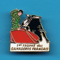 PIN'S //  ** 1er TROPHÉE / DES GANADÉROS FRANÇAIS ** - Tauromachie - Corrida