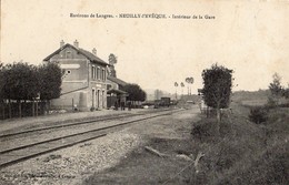 Neuilly-l'Eveque  52   L'Interieur De La Gare Et Le Quai Animé - Neuilly L'Eveque