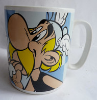 GRAND MUG TASSE EN FAIENCE BLANC Et BLEU PARC ASTERIX 2000 ASTERIX - El Arte De La Mesa