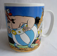 GRAND MUG TASSE EN FAIENCE PARC ASTERIX 1997 LE BANQUET - Arte Della Tavola