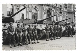 POITIERS (86) Photographie Format Carte Photo Régiment De Chars Militaires 1946 - Poitiers