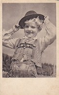 AK Kleiner Junge In Lederhose Mit Hut - Tracht - Österreich 1945 (37998) - People