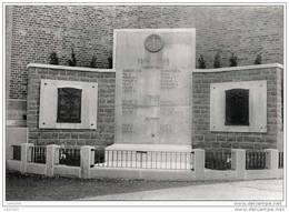 JEMEPPE - SUR - SAMBRE ..-- Le Monument Aux Morts . - Jemeppe-sur-Sambre