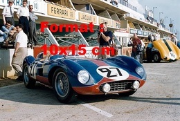Reproduction D'une Photographie Couleur De La Ferrari 500 TRC Au Stand Aux 24 Heures Du Mans En 1957 - Reproductions
