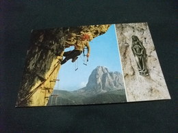 MADONNA DEL SASSOLUNGO COLLOCATA A 2700 M DAI CATORES NEL 1961 ALPINISTA IN SCALATA  GARDENA - Bergsteigen