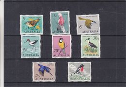 Oiseaux - Australie - 8 Timbres Série 319 / 40 ** - Valeur 52,40 Euros - Mussen