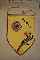 Rare Fanion Lion's Club Blois - Otros & Sin Clasificación