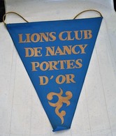 Rare Fanion Lion's Club Nancy Portes D'or - Otros & Sin Clasificación