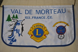Rare Fanion Lion's Club  Val De Morteau - Altri & Non Classificati