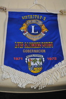 Rare Fanion Lion's Club Gobernacion - Autres & Non Classés