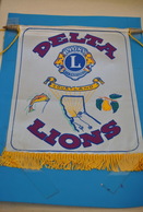 Rare Fanion Lion's Club Courtland - Altri & Non Classificati