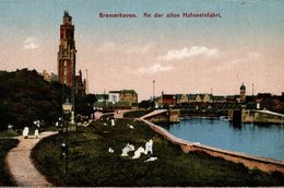BREMERHAVEN   AN DER ALTEN HAFENEINFAHRT - Bremerhaven