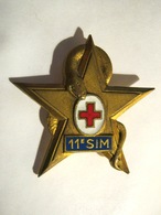 ANCIEN INSIGNE EMAILLE DU SERVICE DE SANTE LA 11° SECTION INFIRMIERS MILITAIRE DRAGO OLIVIER METRA DEPOSE ETAT EXCELLENT - Services Médicaux