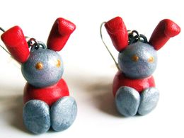 Boucles D'oreilles Enfant, Lapinou, Gris Rouge, Bijoux Fait-main, Travail Artisanal, Achat Solidaire, Aide Humanitaire, - Boucles D'oreilles