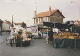 Chevilly-Larue 94 - Petit Marché Place De La Libération - Métiers Légumes Fleurs - Chevilly Larue