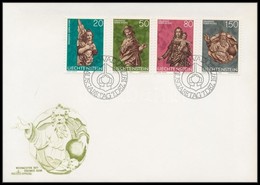 ** 1977 Karácsony: Szobrok ívszéli Sor Mi 688-691+ FDC - Sonstige & Ohne Zuordnung