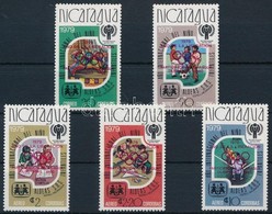 ** 1980 Ki Nem Adott Nemzetközi Gyermekév Sor Piros Olimpia  Felülnyomással Mi 2080-2084 A - Otros & Sin Clasificación