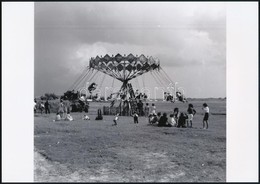 Körhinták és Hajóhinták, 4 Db Vintage Fotó és/vagy Mai Nagyítás, Különféle Időpontokban és Különféle Helyszíneken Készül - Autres & Non Classés