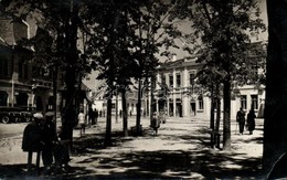 T3 1935 Gyergyószentmiklós, Gheorgheni; Szabadság Tér, Gyógyszertár, Automobile / Square, Pharmacy, Automobile, Photo (R - Unclassified