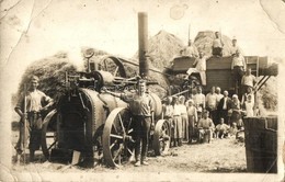 * T3 1940 Mezőszakadát, Sacadat; Cséplőgép A Cséplőbandával, Munkások, Folklór, Gőzgép / Steam Treshing Machine With Wor - Unclassified