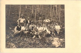 T2 1928 Besztercebánya, Banská Bystrica; Tufna-barlang, Csoportkép / Hikers' Group Photo - Non Classés