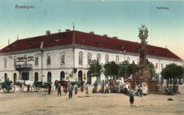 T2 Érsekújvár, Nové Zamky; Szálloda Az Arany Oroszlánhoz, Szentháromság Szobor / Hotel, Trinity Statue - Unclassified