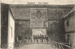 * T3 Komárom, Komárnó; Öreg Várkapu / Castle Gate  (fa) - Unclassified