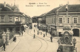 T2 Újvidék, Novi Sad; Duna Utca, Sírkőraktár, Villamos, Szobor, Metzgen üzlete / Street Viw With Shops, Tram And Statue, - Ohne Zuordnung