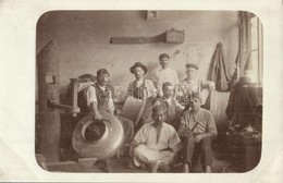 1913 Ramnicu Valcea, Műhely Belső, Cigányok Szerszámokkal Munka Közben / Workshop Interior, Gypsy Workers With Tools. Ph - Non Classés