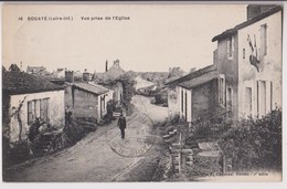 BOUAYE (44) : VUE PRISE DE L'EGLISE - UN PROMENEUR - COLLECTION CHAPEAU NANTES - ECRITE EN 193? - 2 SCANS - - Bouaye