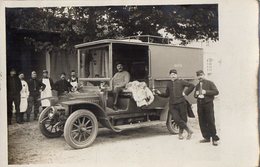 CPA 2426 - MILITARIA - Top - Carte Photo Militaire - Ambulance Militaire & Personnel Médical . - Matériel