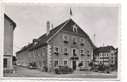 LA BRÉVINE Hotel De Ville Oldtimer Auto Tanksäule - La Brévine