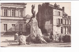 433 - CLAMECY - Le Monument Commémoratif - Vue D'ensemble - Côté Des Promenades - Clamecy