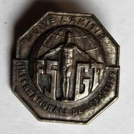 Broche Ancienne FSGT Vive L'amitié Internationale Des Sportifs Fédération Sportive Et Gymnique Du Travail ?? - Gymnastik