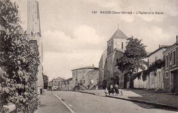 CPA, Mauzé, L'Eglise Et La Mairie, Animée - Mauze Sur Le Mignon