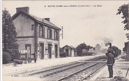 Cpa -44-notre Dame Des Landes-animée-la Gare (avec Train) -edi Chapeau. N°5 - Other Municipalities