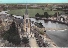 72 - SABLE Sur SARTHE : Eglise Notre Dame Et La Sarthe - CPSM Dentelée Colorisée Grand Format - Sarthe - Sable Sur Sarthe