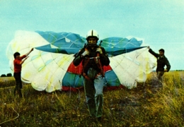 PARACHUTISME , PARA CLUB SPORTIF De L'association Des Français Libres , Parachute Ascensionnel Au Départ - Parachutisme