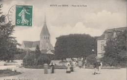 MUSSY SUR SEINE - LA PLACE DE LA GARE - L'EGLISE - BELLE CARTE ANIMEE -  TOP !!! - Mussy-sur-Seine