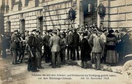 REVOLUTION BERLIN 1918 - Soldaten Die Sich Dem Arbeiter- Und Soldatenrat Zur Verfügung Gestellt Haben Vor Dem Reichstags - Oorlog