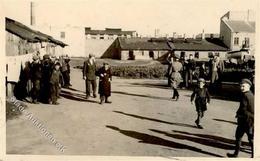 NS-JUDAIKA WK II - GHETTO LITZMANNSTADT 1940 - Foto-Ak -Deutscher Offizier Mit Zusammengetriebenen Juden - Teils Mit Jud - Jewish