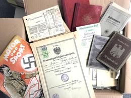 WK II (überwiegend) Schachtel Mit Hunderten Von Dokumenten Und Schriftstücken, Dazu 2 Arbeitsbücher Und 2 Mitgliedsbüche - Weltkrieg 1939-45