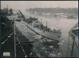 1941 Újpesti Ganz Hajógyár Az Ungvár Hajó Vízre Bocsájtása. Pecséttel Jelzett Fotó 24x18 Cm - Andere & Zonder Classificatie