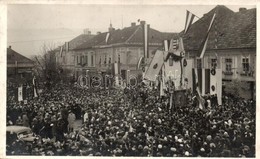 T2 1938 Érsekújvár, Nové Zámky; Bevonulás, Zászlók / Entry Of The Hungarian Troops, Flags - Unclassified