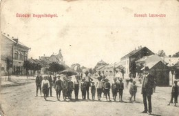 T2/T3 1914 Nagymihály, Michalovce; Kossuth Lajos Utca, Gyerekek. Kiadja Freireich T. / Street View, Children (ragasztóny - Unclassified