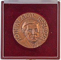 ~2004. 'Tóth Aladár 1898-1968' Egyoldalas Br Plakett, Hátoldalon Gravírozva, Eredeti Tokban (71mm) T:1- - Unclassified