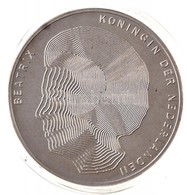 Hollandia 1990. 50G Ag 'Királynők 100 éve' Dísztokban, Tanúsítvánnyal T:1
Netherlands 1990. 50 Gulden Ag '100 Years Of Q - Zonder Classificatie