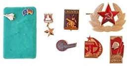 Szovjetunió 8db-os Vegyes Jelvény és Kitűző Tétel, Kis Dobozban T:2
Soviet Union 8pcs Of Various Badges And Pins In Smal - Ohne Zuordnung