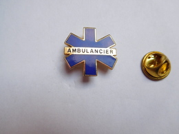 Beau Pin's En EGF , Médical , Ambulancier , Ambulance - Geneeskunde